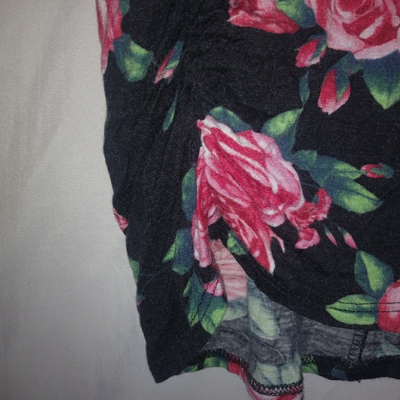 Pink Roses on Black Top 2X Plus - Picture 2 of 4